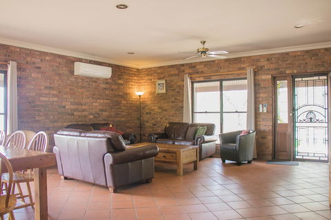 Ironstone Estate Lovedale - Gold Coast 18