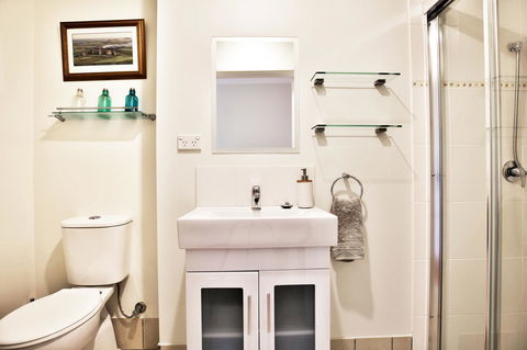 Hayes Beach House I Award Winner I 4 Mins To Beach - Tourism Gold Coast 14