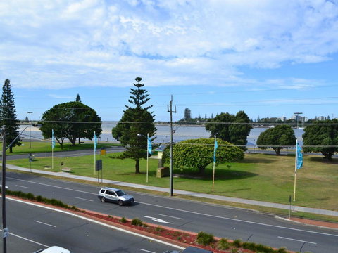 Oxley 8 At Tuncurry - Tourism Gold Coast 1