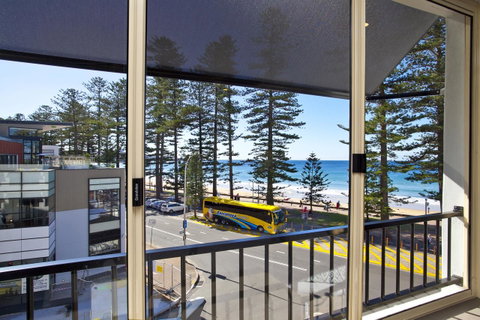 Manly Paradise Motel & Apartments - Tourism Gold Coast 4