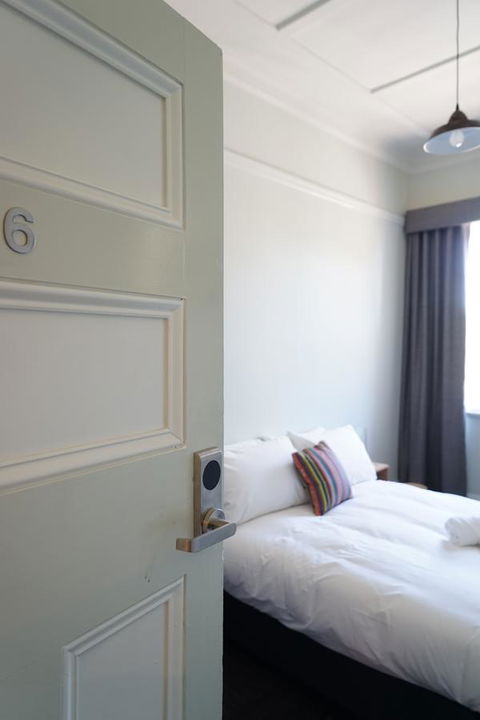 Rosehill Hotel - Tourism Gold Coast 1