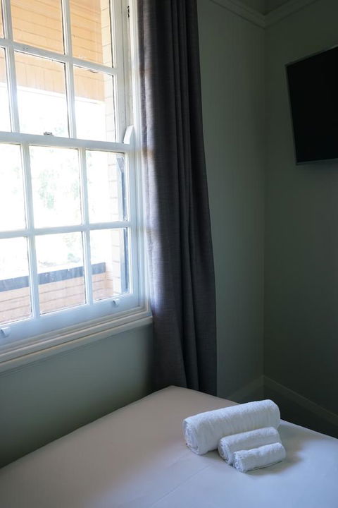 Rosehill Hotel - Tourism Gold Coast 24