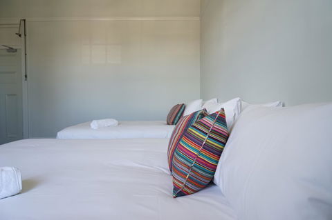 Rosehill Hotel - Tourism Gold Coast 3