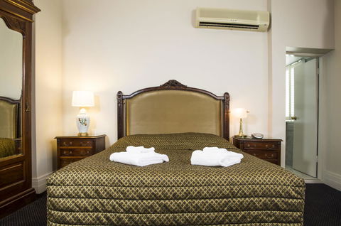 Royal Exhibition Hotel - Tourism Gold Coast 30