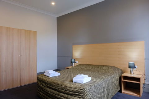 Royal Exhibition Hotel - Tourism Gold Coast 14