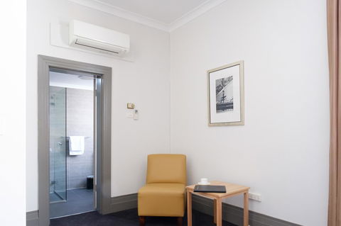 Royal Exhibition Hotel - Tourism Gold Coast 21