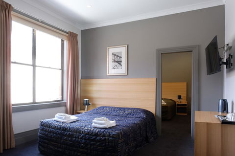 Royal Exhibition Hotel - Tourism Gold Coast 17