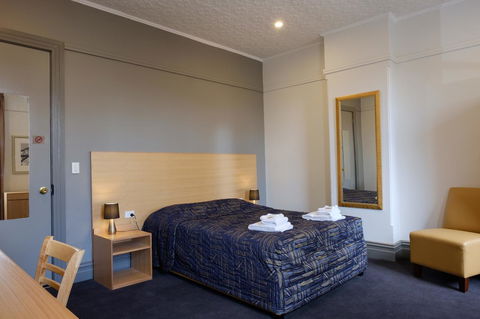 Royal Exhibition Hotel - Tourism Gold Coast 13