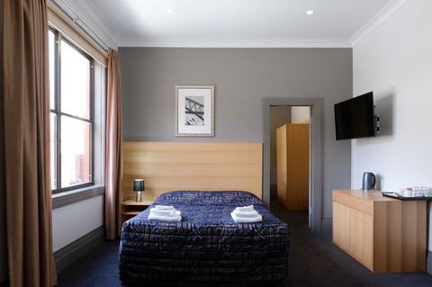 Royal Exhibition Hotel - Tourism Gold Coast 0