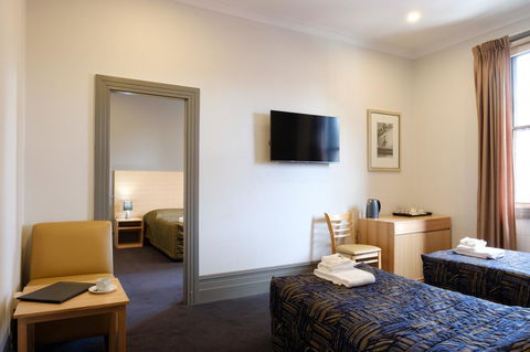 Royal Exhibition Hotel - Tourism Gold Coast 3