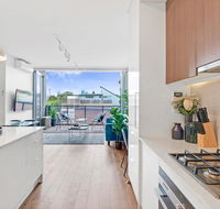 Large Light Luxe 3BDR 2BA Free Parking - walk to Sydney Uni and RPA - Tourism Gold Coast