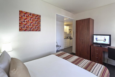 Macleay Hotel - Tourism Gold Coast 10