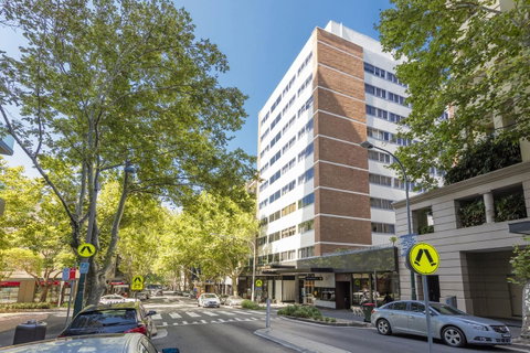 Macleay Hotel - Tourism Gold Coast 1