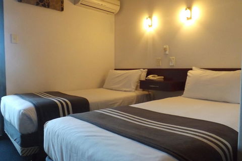 Hotel Hacienda - Tourism Gold Coast 15