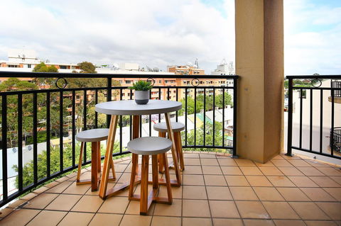 Vibrant Inner-city Living - Darling Harbour Fringe - Tourism Gold Coast 1