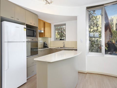 Lower Bridge And Sails - Executive 2BR Darlinghurst Apartment With Balcony And Rooftop Views - Tourism Gold Coast 3