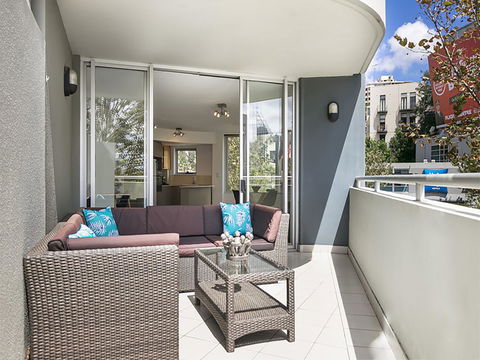 Lower Bridge And Sails - Executive 2BR Darlinghurst Apartment With Balcony And Rooftop Views - Tourism Gold Coast 5