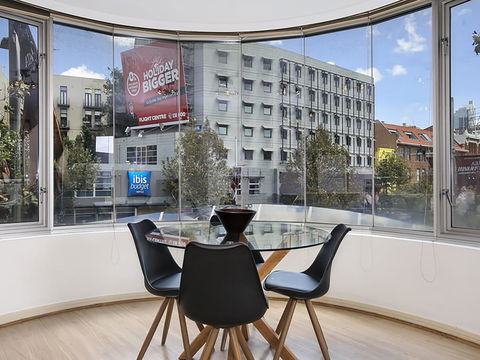 Lower Bridge And Sails - Executive 2BR Darlinghurst Apartment With Balcony And Rooftop Views - Tourism Gold Coast 1