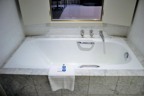 Radisson Blu Plaza Hotel Sydney - Tourism Gold Coast 37