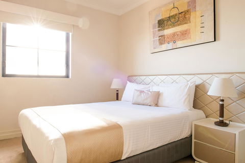 Seasons Harbour Plaza - Tourism Gold Coast 6