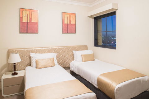 Seasons Harbour Plaza - Tourism Gold Coast 5