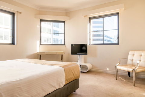 Seasons Harbour Plaza - Tourism Gold Coast 16