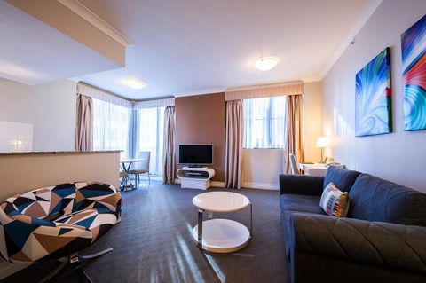 Seasons Harbour Plaza - Tourism Gold Coast 29
