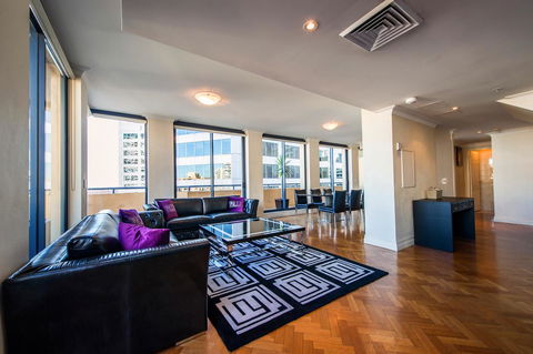Seasons Harbour Plaza - Tourism Gold Coast 26