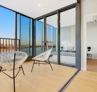 Brand New 3 Bedrooms Apt with Waterfront View - Gold Coast