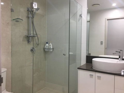 Specious Apartment With 2 Large Bedrooms - Tourism Gold Coast 17