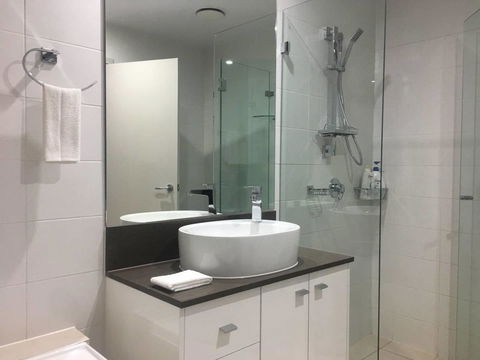 Specious Apartment With 2 Large Bedrooms - Tourism Gold Coast 10