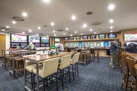 Nightcap At Colyton Hotel - Tourism Gold Coast 7