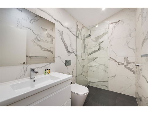 Walk To The City From This Renovated Heritage Gem - Tourism Gold Coast 6