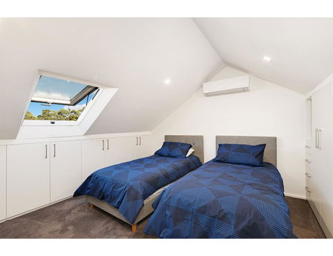 Walk To The City From This Renovated Heritage Gem - Tourism Gold Coast 7