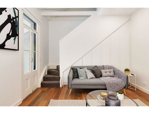 Walk To The City From This Renovated Heritage Gem - Tourism Gold Coast 2