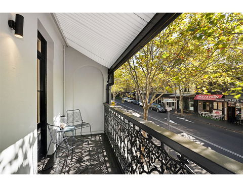 Walk To The City From This Renovated Heritage Gem - Tourism Gold Coast 9