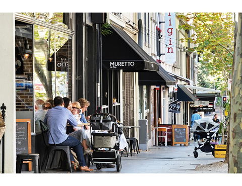 Walk To The City From This Renovated Heritage Gem - Tourism Gold Coast 12