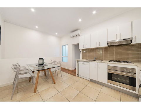 Walk To The City From This Renovated Heritage Gem - Tourism Gold Coast 1