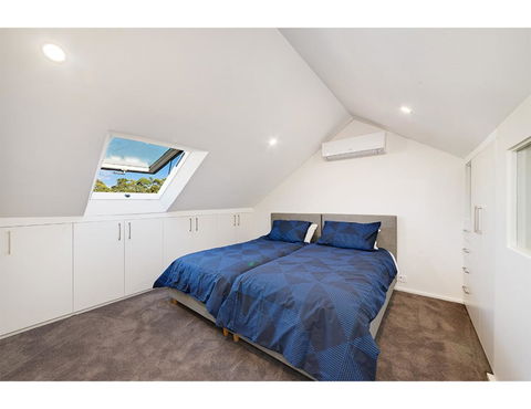 Walk To The City From This Renovated Heritage Gem - Tourism Gold Coast 8