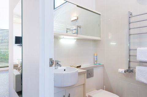 By The Beach B&B Self Contained Apartments - Tourism Gold Coast 12