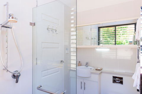By The Beach B&B Self Contained Apartments - Tourism Gold Coast 10
