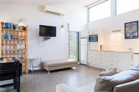 By The Beach B&B Self Contained Apartments - Tourism Gold Coast 9
