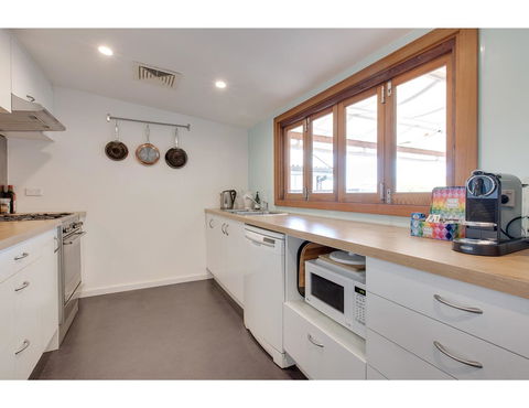 Spacious Cottage With Views, 10 Mins From The City - Tourism Gold Coast 3