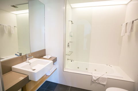 Alpha Hotel Eastern Creek - Tourism Gold Coast 13