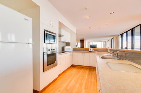 Pacific Towers Beach Resort - Tourism Gold Coast 18