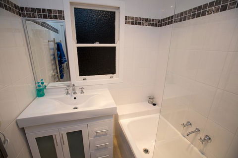 Bush & Bay Cottage - Tourism Gold Coast 10