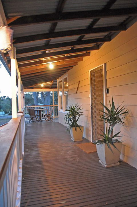 Bush & Bay Cottage - Tourism Gold Coast 19
