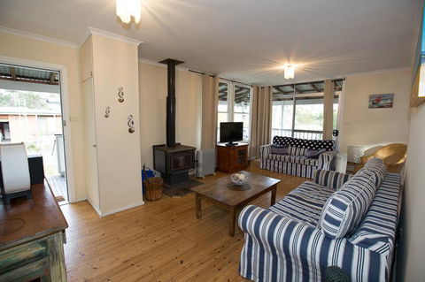 Bush & Bay Cottage - Tourism Gold Coast 7