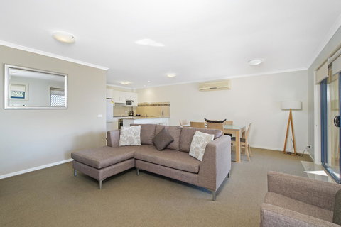 South Pacific Apartments - Tourism Gold Coast 9