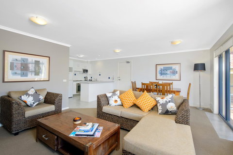 South Pacific Apartments - Tourism Gold Coast 8